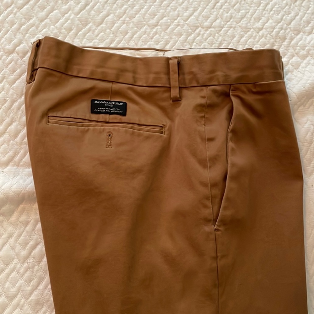 Banana Republic Factory Chinos 33x34